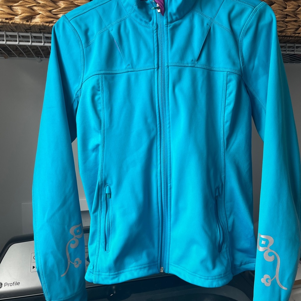 Athleta size small women’s lightweight jacket with thumb holes